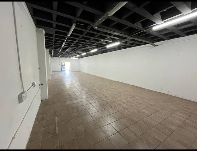 250M² BUSINESS TO LET IN PARKLANDS